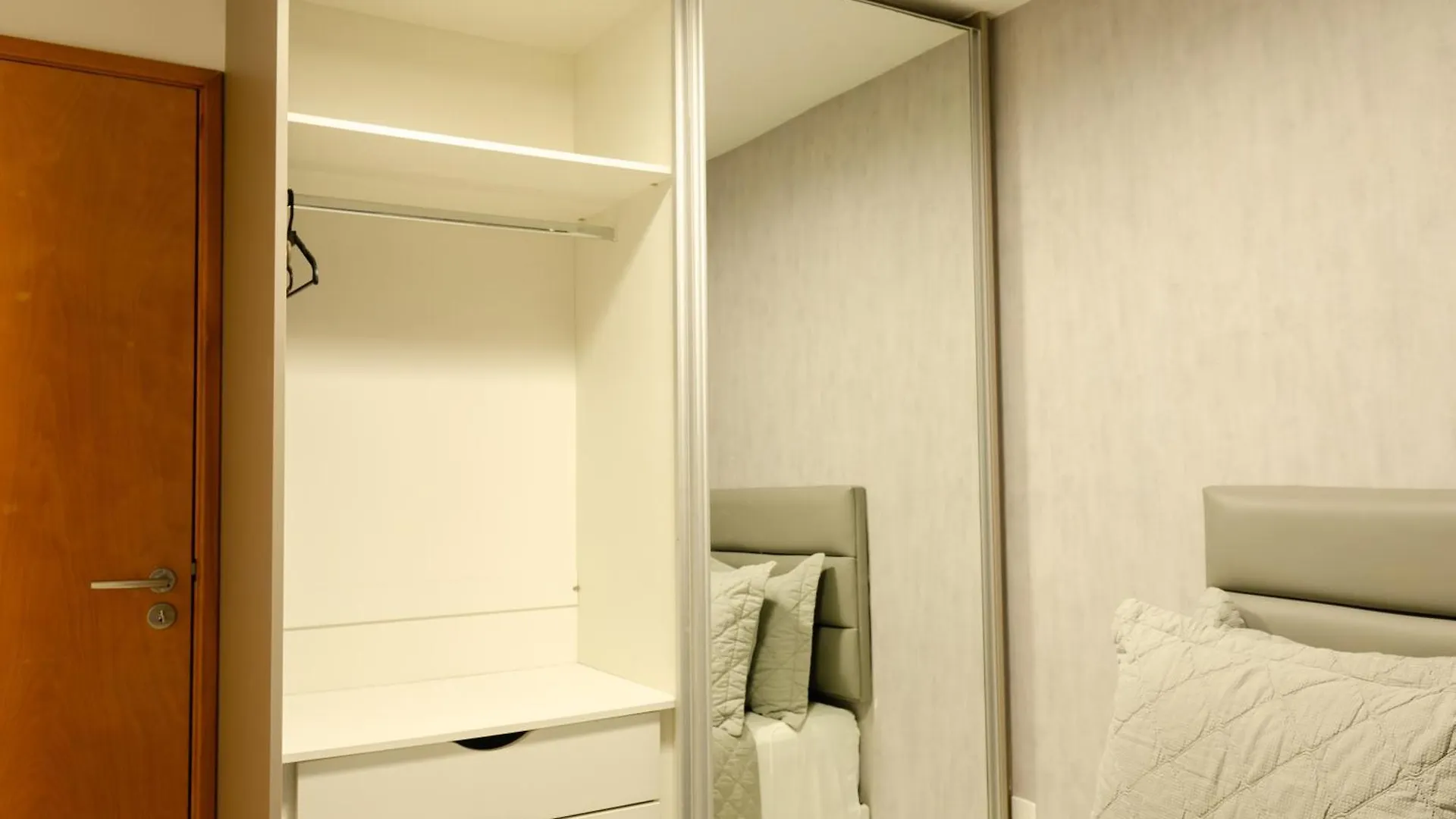 Apartamento, Vista Mar, Praia De Boa Viagem, Hospedes Exigentes! Recife
